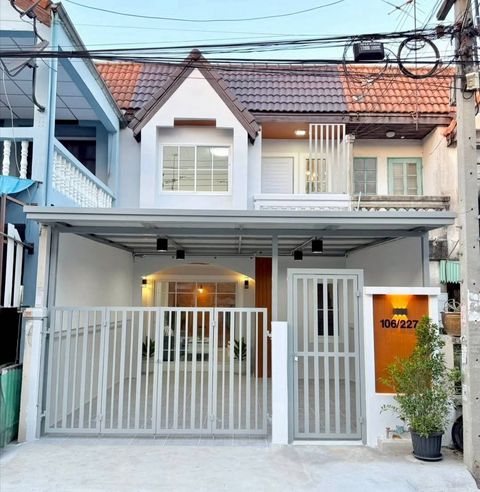 ขายบ้านทาวน์เฮาส์ 2 ชั้น 20 ตารางวา หมู่บ้านบ้านบัวทอง2 - 1