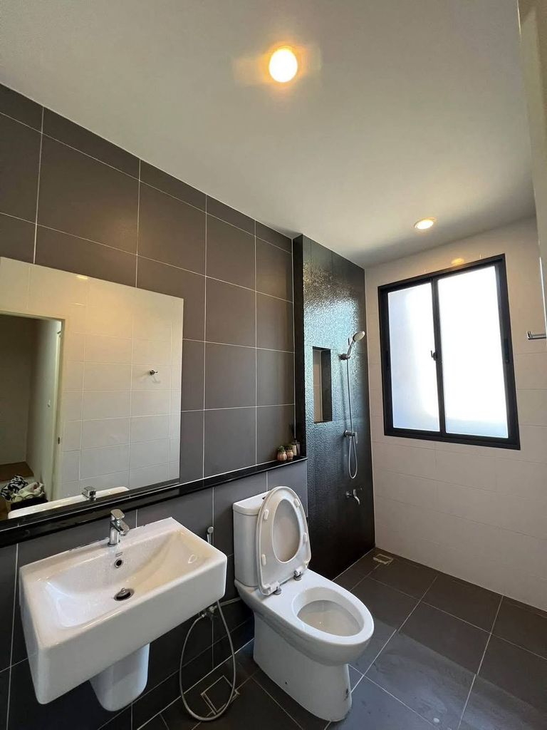 For Rent: 3-Story Townhome Baan Klang Muang Rama 9 - Krungthep Kreetha - photo 10