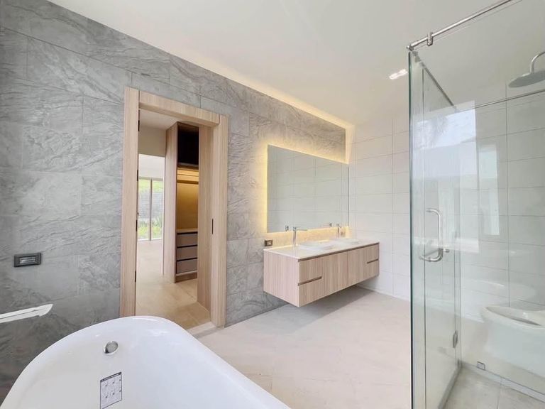 Loch Palm Villas Kathu – Luxury home in the heart of Kathu with a private swimming pool! - photo 12