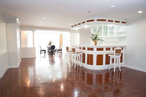 [FOR RENT] - Oriental Towers, Ekkamai Soi 12 - 1