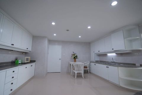 [FOR RENT] - Oriental Towers, Ekkamai Soi 12 - 4