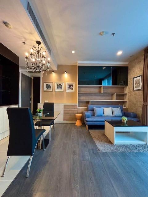 Edge Sukhumvit 23 for rent, beautifully decorated corner room with a bathtub, 1 Bedroom, 10th floor