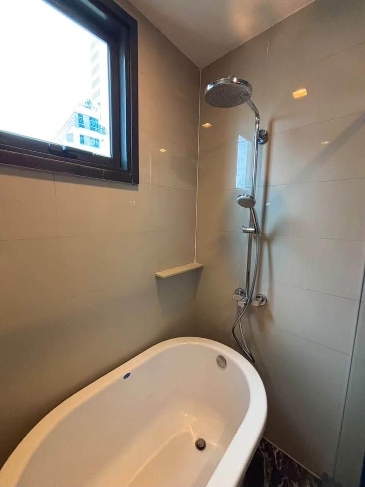 Edge Sukhumvit 23 for rent, beautifully decorated corner room with a bathtub, 1 Bedroom, 10th floor - photo 6