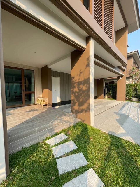 ให้เช่า หมู่บ้านบุราสิริ กรุงเทพกรีฑาตกแต่งครบ พร้อมเฟอร์นิเจอร์และเครื่องใช้ไฟฟ้า มีห้องแม่บ้านแยกจากตัวบ้าน เช่า 150,000 บาท - 3