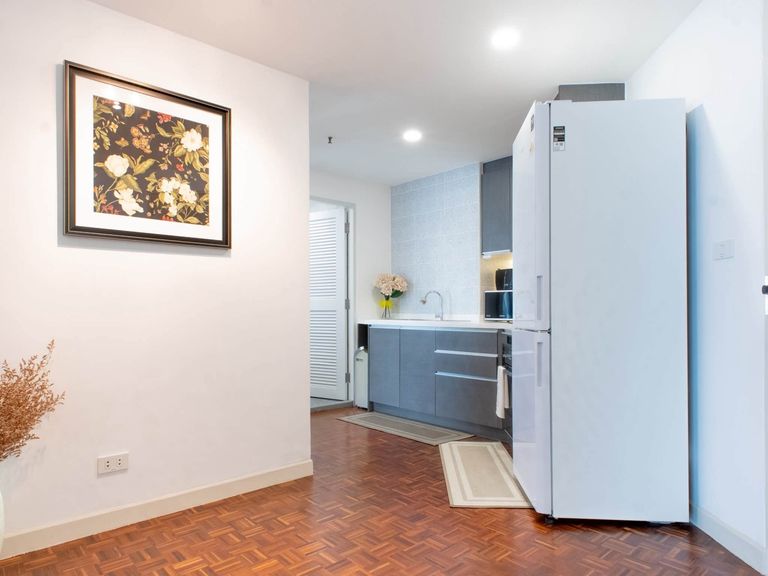 Newly Renovated Corner Unit with Wrap-Around City Views – 2 Bedrooms at Sukhumvit Suite - photo 4