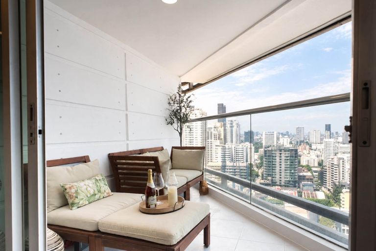 Newly Renovated Corner Unit with Wrap-Around City Views – 2 Bedrooms at Sukhumvit Suite - photo 1