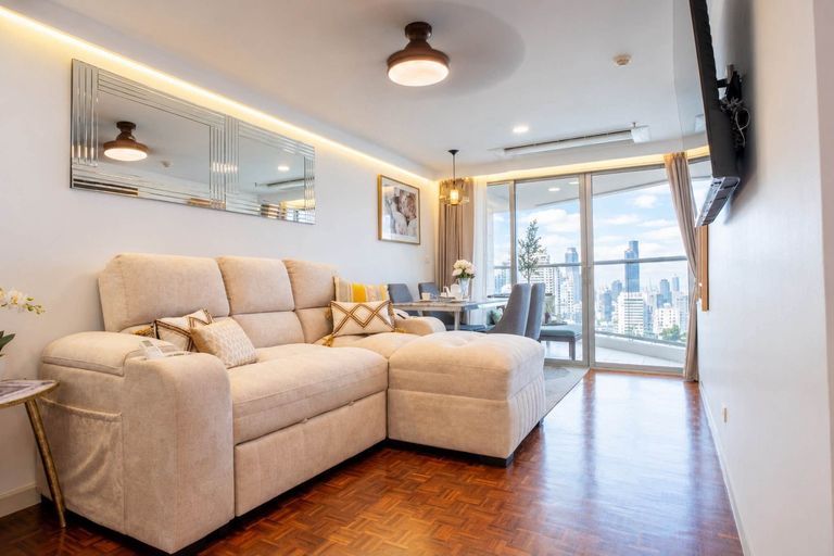 Newly Renovated Corner Unit with Wrap-Around City Views – 2 Bedrooms at Sukhumvit Suite - photo 2
