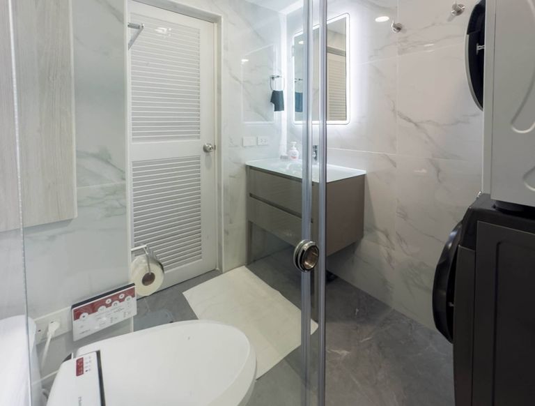 Newly Renovated Corner Unit with Wrap-Around City Views – 2 Bedrooms at Sukhumvit Suite - photo 13