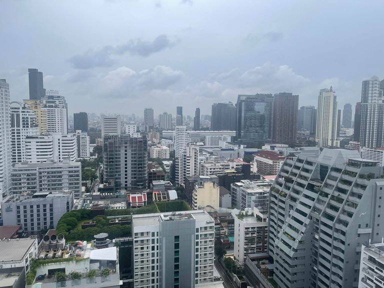 Newly Renovated Corner Unit with Wrap-Around City Views – 2 Bedrooms at Sukhumvit Suite - photo 15