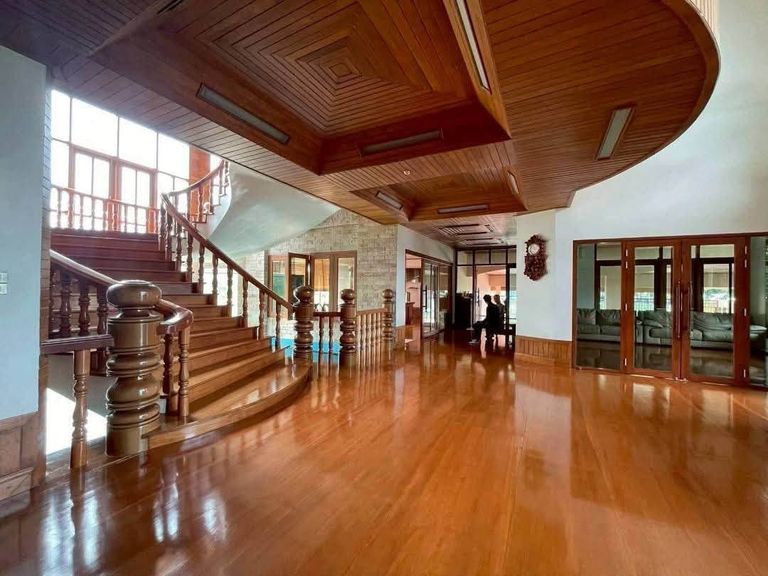 For Sale: Luxurious Thai-Style Detached House, 2.5 Stories in the Heart of Chonburi - photo 3