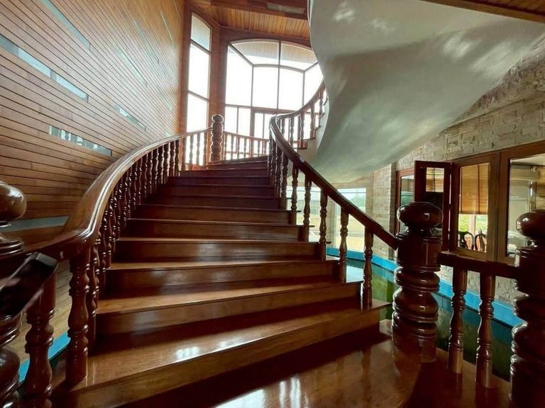 For Sale: Luxurious Thai-Style Detached House, 2.5 Stories in the Heart of Chonburi - photo 6