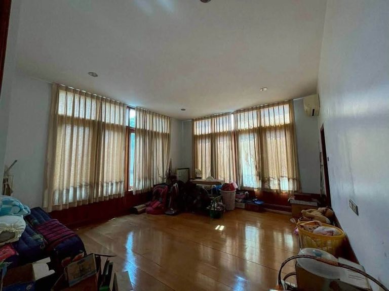 For Sale: Luxurious Thai-Style Detached House, 2.5 Stories in the Heart of Chonburi - photo 5