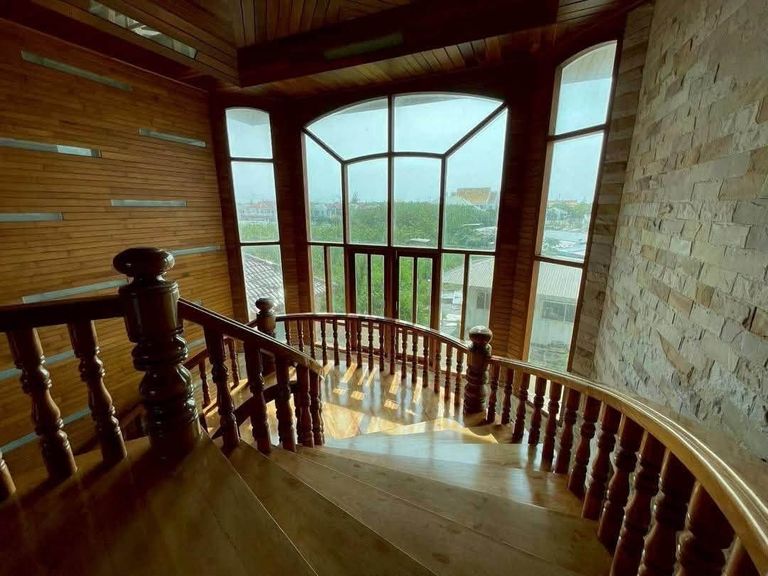 For Sale: Luxurious Thai-Style Detached House, 2.5 Stories in the Heart of Chonburi - photo 7