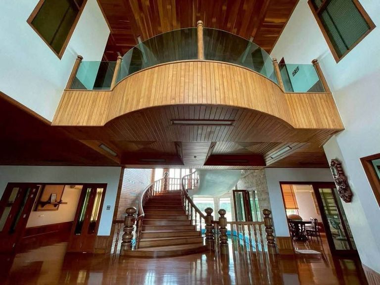 For Sale: Luxurious Thai-Style Detached House, 2.5 Stories in the Heart of Chonburi - photo 11