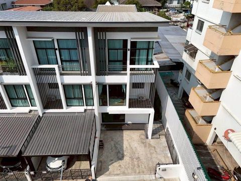 Cozy โชคชัย 4 ซอย 30 ทาวน์โฮมหลังมุม แต่งสวย บ้านใหม่มาก - 1