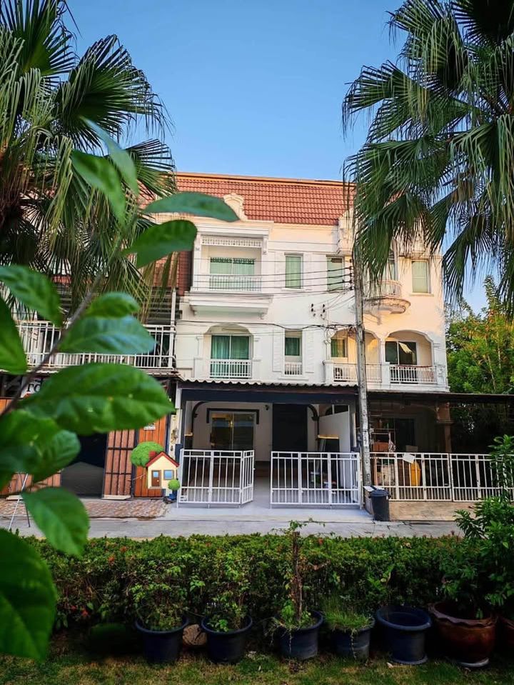 ให้เช่า townhouse รีโนเวทใหม่กริ๊บ | 3 ห้องนอน @ กัลปพฤกษ์–สาทร 5นาทีถึง BTS บางหว้า - รูปที่ 1