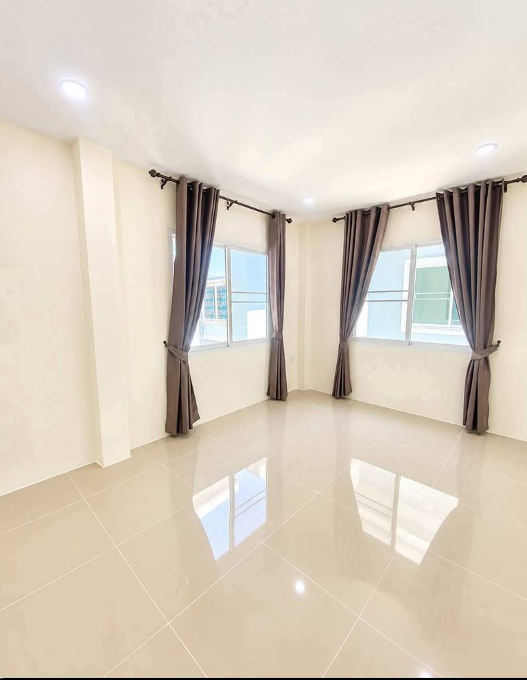 Urgent Sale: 2-Story Detached House in Vises Sukkhakorn Village Like - photo 6