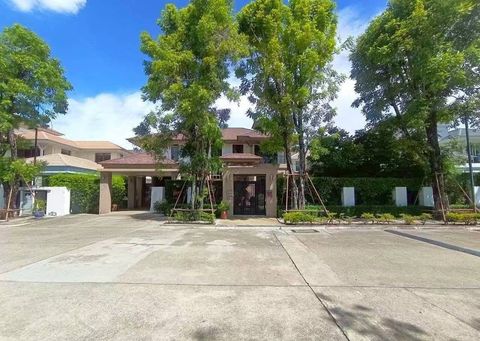 For Sale: House in Narasiri Village, Pattanakarn-Srinakarin 450 sqm