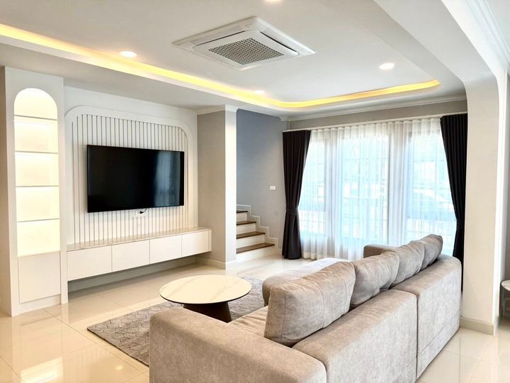 บ้านตกแต่งใหม่ เฟอร์ใหม่ พร้อมต่อเติมหลังคาหลังบ้านเรียบร้อย เซนโทร บางนา / Centro bangna / Centro บางนา - รูปที่ 6