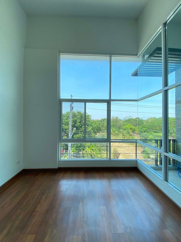 3.5-Storey Townhome, Nakniwas 48, Ladprao 71, Newly Renovated and Ready to Move In - photo 3