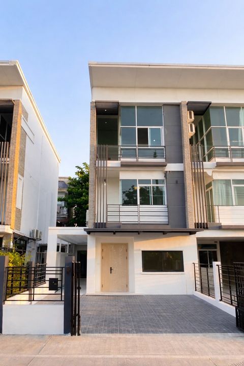 ทาวน์โฮม 3.5 ชั้น นาคนิวาส 48 ลาดพร้าว 71 รีโนเวทแล้วใหม่พร้อมอยู่ - 1