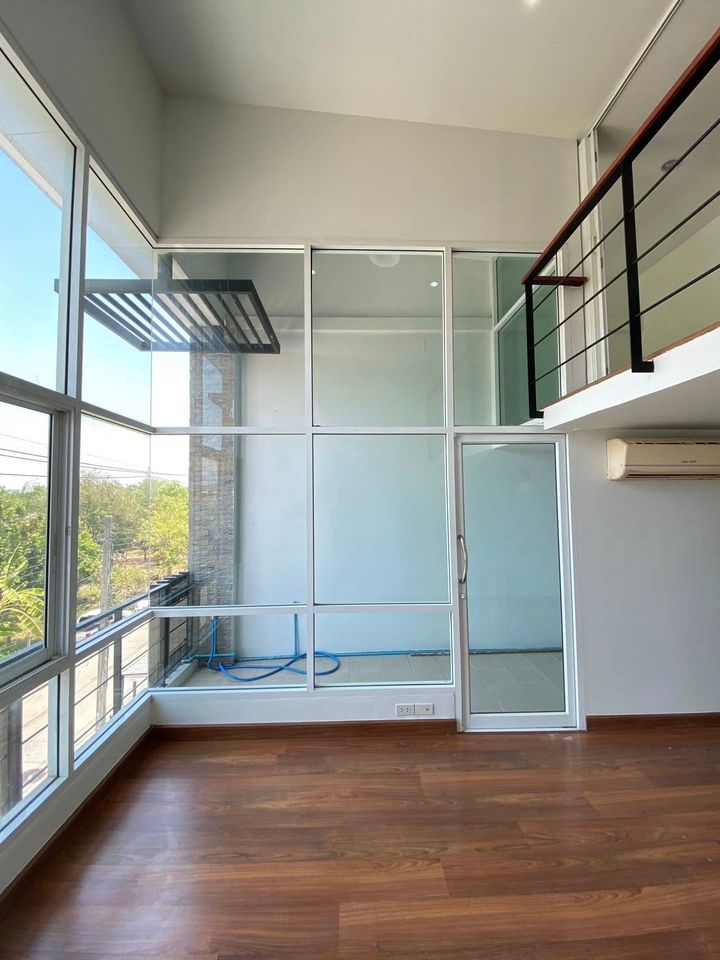 3.5-Storey Townhome, Nakniwas 48, Ladprao 71, Newly Renovated and Ready to Move In - photo 4
