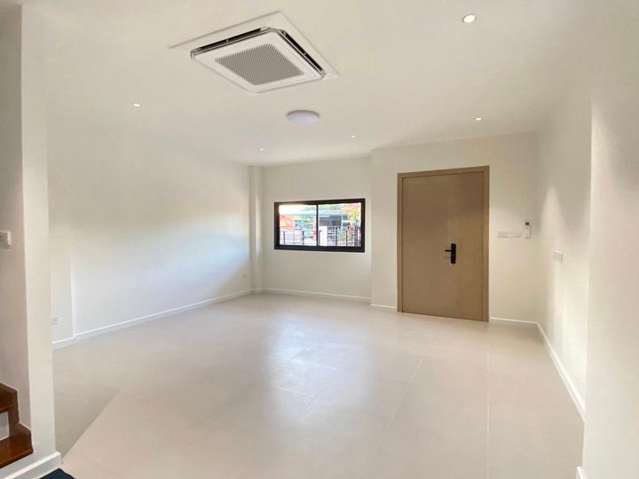 3.5-Storey Townhome, Nakniwas 48, Ladprao 71, Newly Renovated and Ready to Move In - photo 7