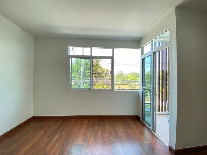 3.5-Storey Townhome, Nakniwas 48, Ladprao 71, Newly Renovated and Ready to Move In - photo 13