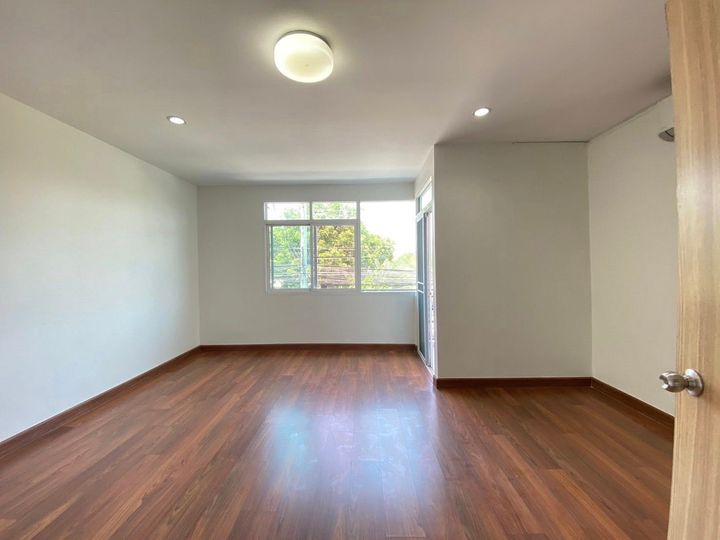 3.5-Storey Townhome, Nakniwas 48, Ladprao 71, Newly Renovated and Ready to Move In - photo 15