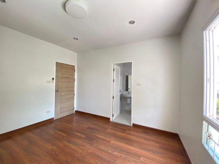 3.5-Storey Townhome, Nakniwas 48, Ladprao 71, Newly Renovated and Ready to Move In - photo 16