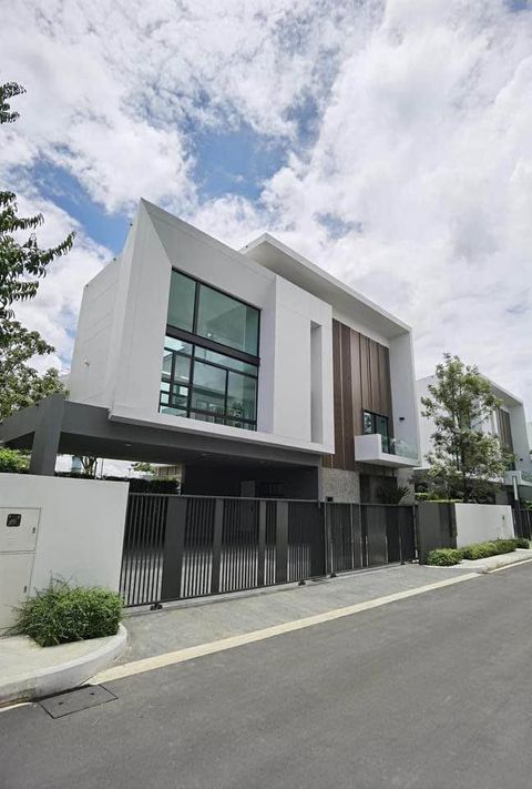 บ้านหรู 3 ชั้น ในโครงการนันทวัน กรุงเทพกรีฑา - 1
