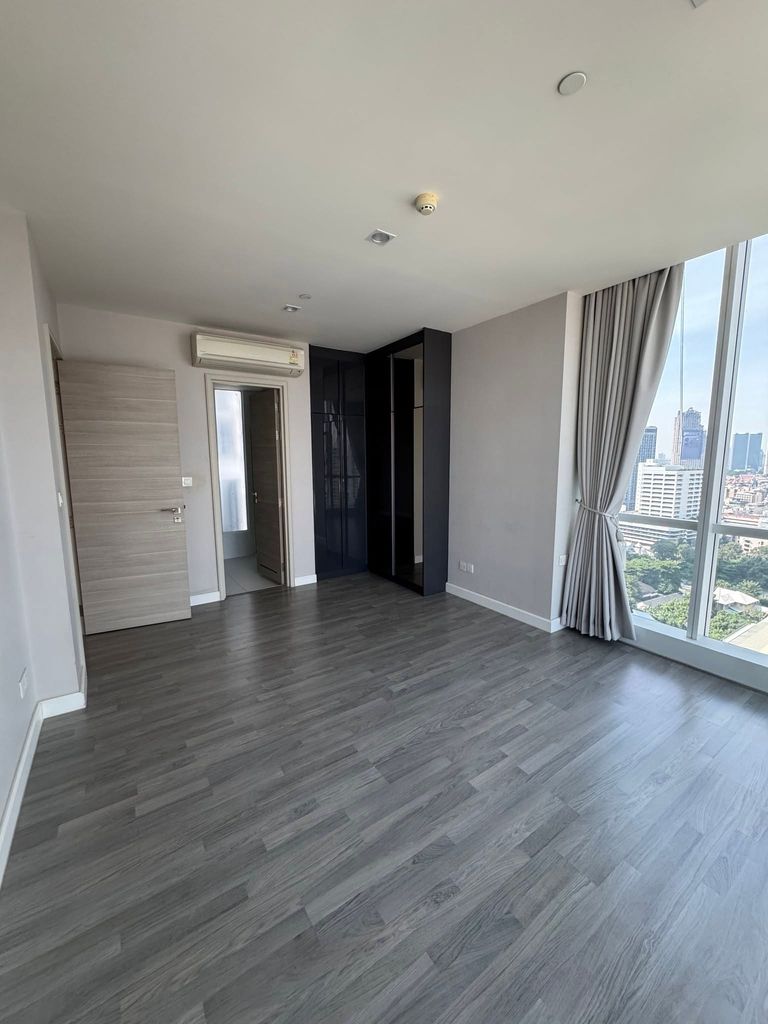For Sale - The Room Sathorn – Pan Road Condo - photo 2