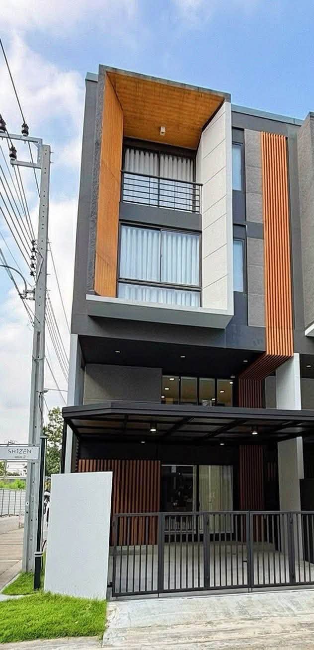 For Rent: 3.5-Story Townhome at Shizen Pattanakarn 32, Corner Unit, New House with 3 Bedrooms - photo 1