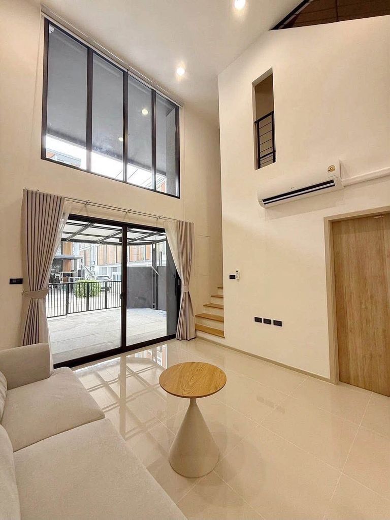 For Rent: 3.5-Story Townhome at Shizen Pattanakarn 32, Corner Unit, New House with 3 Bedrooms - photo 2