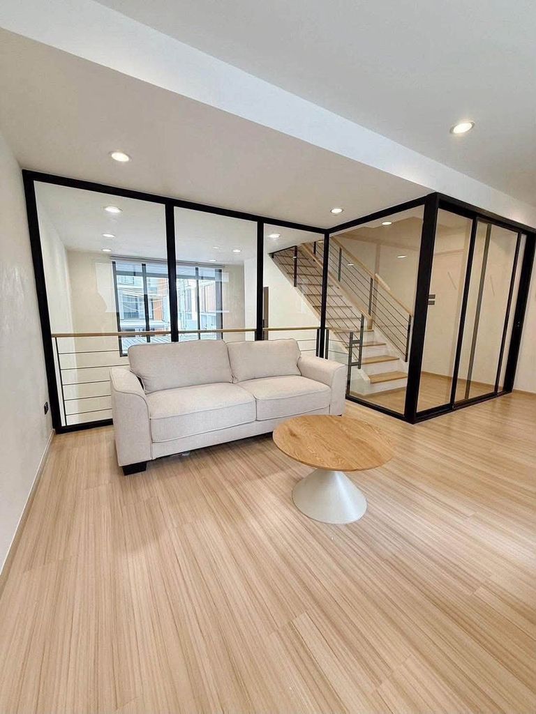 For Rent: 3.5-Story Townhome at Shizen Pattanakarn 32, Corner Unit, New House with 3 Bedrooms - photo 15
