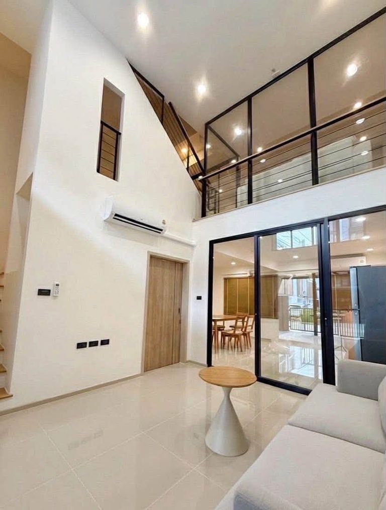 For Rent: 3.5-Story Townhome at Shizen Pattanakarn 32, Corner Unit, New House with 3 Bedrooms - photo 3