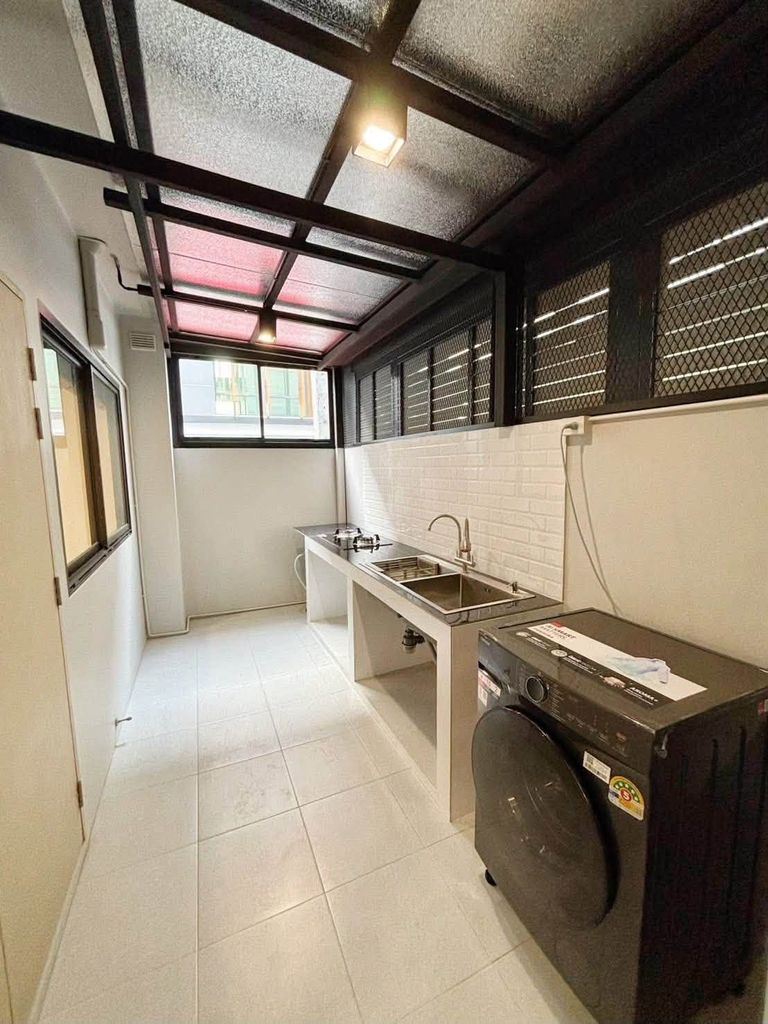For Rent: 3.5-Story Townhome at Shizen Pattanakarn 32, Corner Unit, New House with 3 Bedrooms - photo 5