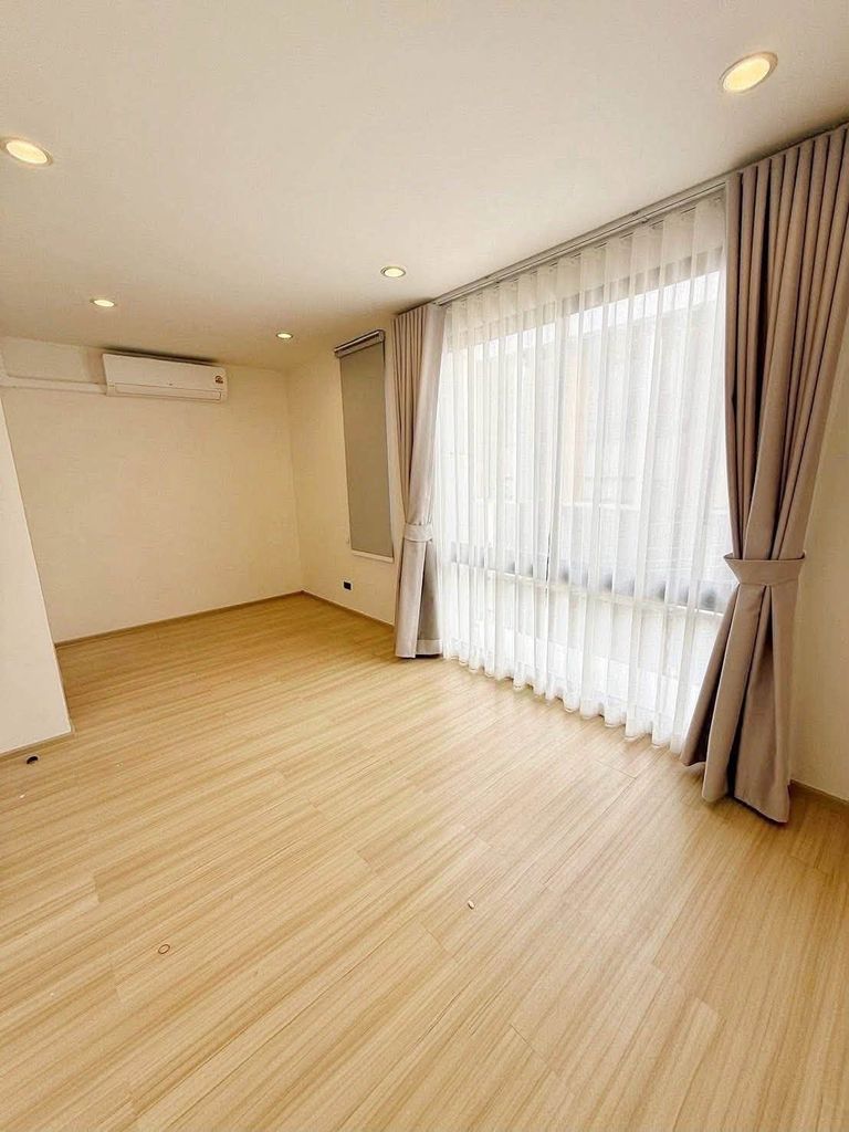For Rent: 3.5-Story Townhome at Shizen Pattanakarn 32, Corner Unit, New House with 3 Bedrooms - photo 7