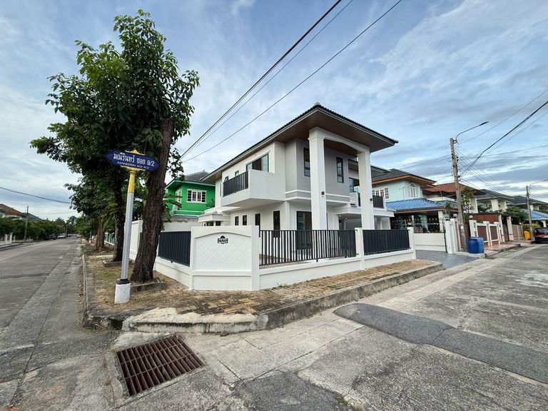 For Sale: Newly Renovated Corner Single House, Soi Tha It, Near MRT, Near Fresh Market, Convenient Transportation, Manee Rin Rattanathibet Project - photo 2