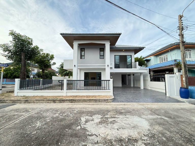 For Sale: Newly Renovated Corner Single House, Soi Tha It, Near MRT, Near Fresh Market, Convenient Transportation, Manee Rin Rattanathibet Project - photo 1