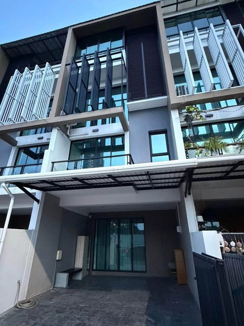 ปล่อยเช่า/ขาย Townhome Luxury 3.5 ชั้น โครงการ Blesstown Sukhumvit 50 - 1