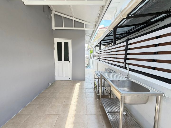 Fully renovated house with new furniture, new SPC flooring throughout, ready to move in with built-in features. Location next to Robinson Suvarnabhumi, Paseo, HomePro, Index, Suvarnabhumi Airport. - photo 25