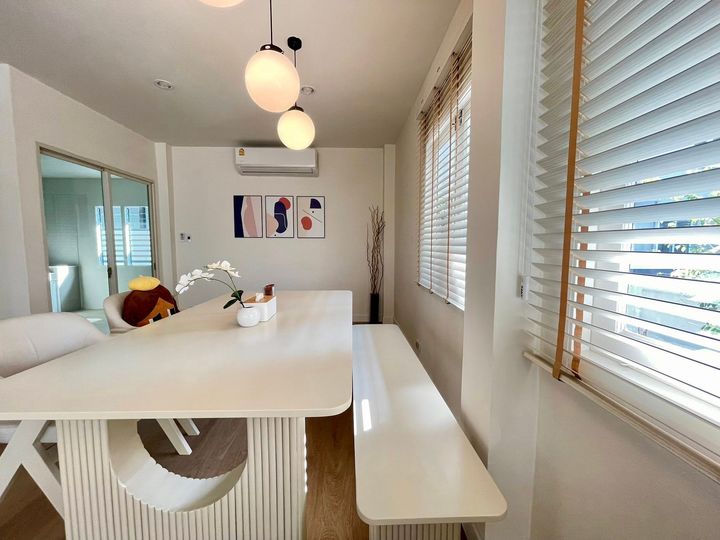 Fully renovated house with new furniture, new SPC flooring throughout, ready to move in with built-in features. Location next to Robinson Suvarnabhumi, Paseo, HomePro, Index, Suvarnabhumi Airport. - photo 21