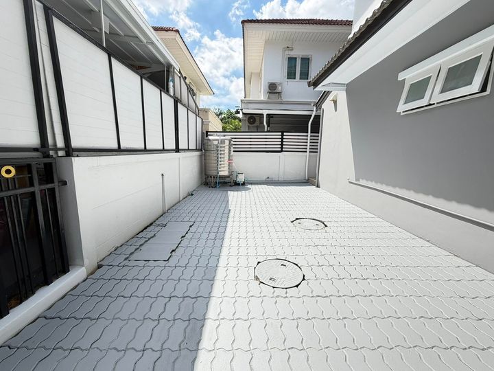 Fully renovated house with new furniture, new SPC flooring throughout, ready to move in with built-in features. Location next to Robinson Suvarnabhumi, Paseo, HomePro, Index, Suvarnabhumi Airport. - photo 23