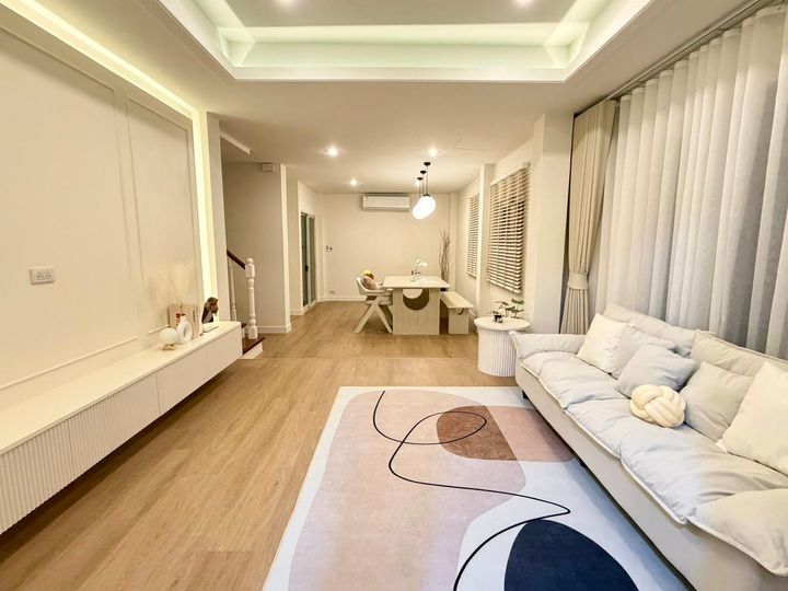 Fully renovated house with new furniture, new SPC flooring throughout, ready to move in with built-in features. Location next to Robinson Suvarnabhumi, Paseo, HomePro, Index, Suvarnabhumi Airport. - photo 6