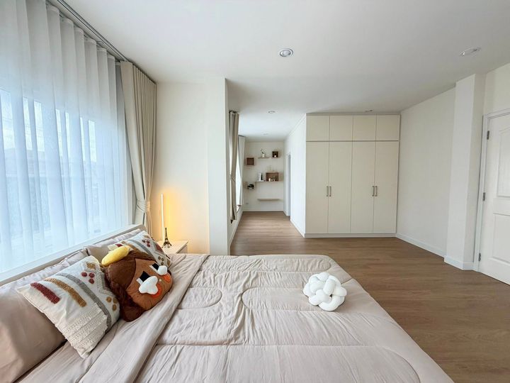 Fully renovated house with new furniture, new SPC flooring throughout, ready to move in with built-in features. Location next to Robinson Suvarnabhumi, Paseo, HomePro, Index, Suvarnabhumi Airport. - photo 8