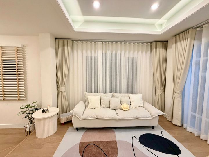 Fully renovated house with new furniture, new SPC flooring throughout, ready to move in with built-in features. Location next to Robinson Suvarnabhumi, Paseo, HomePro, Index, Suvarnabhumi Airport. - photo 7