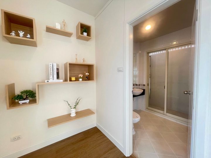 Fully renovated house with new furniture, new SPC flooring throughout, ready to move in with built-in features. Location next to Robinson Suvarnabhumi, Paseo, HomePro, Index, Suvarnabhumi Airport. - photo 14