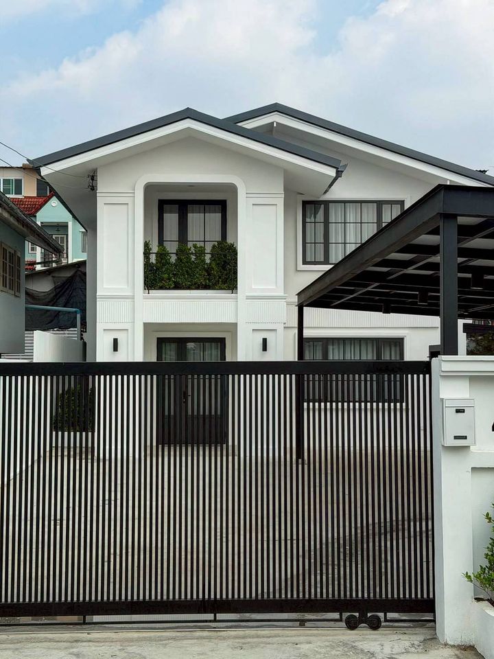 บ้านเดี่ยวรีโนเวทใหม่สไตล์มินิมอล ทำเลศักยภาพที่ตอบโจทย์ทุกการเดินทาง - รูปที่ 1
