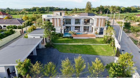 Luxury Pool Villa ทำเลศักยภาพ ติดถนน 2 ด้าน ใกล้อ่างเก็บน้ำมาบประชัน พัทยา